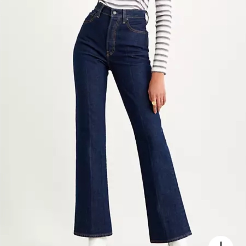 Levi’s Ribcage Bootcut High Key Medium Wash SZ 29, inseam 33